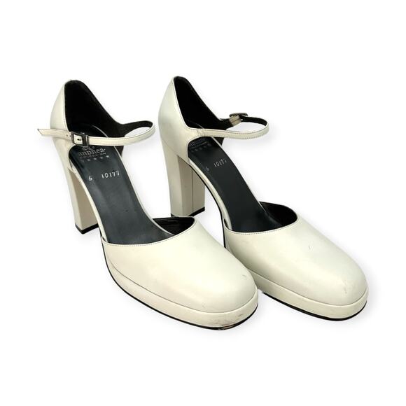 Andrea Shoes - Andrea Coleccion | Size 8 | White Leather Round Toe Chunky 4 Inch High Heel Pump